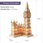 Miniatyr Big Ben i trä med inbyggd belysning, perfekt för vetenskaplig dekoration eller som samlarobjekt. Mått: 4 x 4 x 7,5 tum.