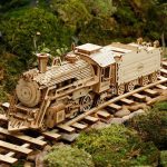 Miniatyr trä-lok, perfekt för vetenskaplig dekoration eller tågmodell samling.