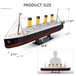 Skala av den berömda oceanångaren Titanic, med detaljerad design och angivna mått, perfekt för vetenskaplig dekoration eller samling.