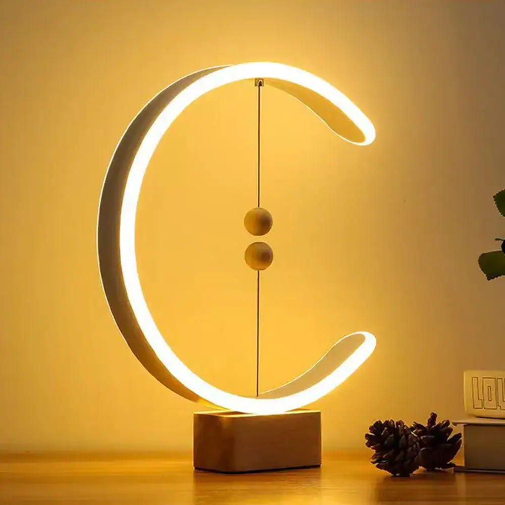 Dekorativ lampa i form av en halvmåne med varmt LED-ljus, perfekt för en mysig och modern atmosfär.