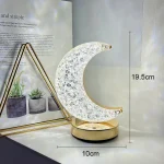 Månlampa i kristall med gyllene bas, elegant och ljus dekoration för inredning, höjd 19,5 cm, diameter 10 cm, idealisk för en varm och modern atmosfär.