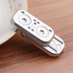 Mini högtalare i metall för bärbar dator, kompakt och elegant design, idealisk för bärbar användning och förbättrad ljudkvalitet.