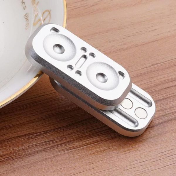 Mini högtalare i metall för bärbar dator, kompakt och elegant design, idealisk för bärbar användning och förbättrad ljudkvalitet.