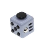 Robotisk tärning med USB-portar och knappar, original vetenskaplig inredning.