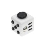 Vit utbildningskub med svarta knappar och USB-portar, perfekt för vetenskapliga och tekniska aktiviteter.