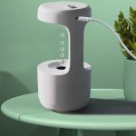Innovativ vattenfördelare med stilren design, idealisk för vetenskapliga experiment eller utbildningsbruk, ansluten för praktisk och hygienisk användning.