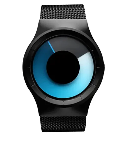 Modern smartklocka med cirkulär urtavla och svart tygarmband, som visar en innovativ och ren gränssnitt för en futuristisk stil.