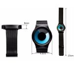 Smartklocka med blå och svart cirkulär urtavla, svart nätarmband, dimensioner 4 cm i diameter och 23 cm lång, tjocklek 8 mm, perfekt för vetenskaplig och teknologisk dekoration.