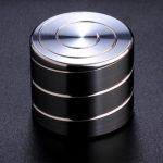 Magnetisk dörrtryckare i rostfritt stål, modern och robust design, idealisk för vetenskaplig och industriell dekoration.