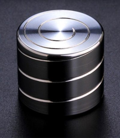 Magnetisk dörrtryckare i rostfritt stål, modern och robust design, idealisk för vetenskaplig och industriell dekoration.