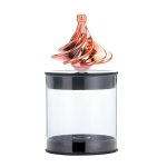 Dekorativ vas i glas med gyllene rosa metallspiral, idealisk för inredning eller som vetenskapligt samlarobjekt.
