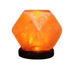 Himalayasaltlampa, varmt och avslappnande ljus, perfekt för inredning och skapande av en zen-atmosfär.