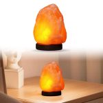 Himalayasaltlampa, mjukt ljus, naturlig dekoration för inomhusbruk.