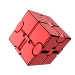 Röd Rubik's kub i 3D, mekaniskt pussel för att stimulera sinnet, perfekt för entusiaster av tankespel och vetenskaplig dekoration.