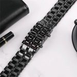 Elegant och modern svart armbandsur i stål.