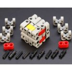 LEGO-byggchip med färgglada element för att skapa en pedagogisk eller dekorativ modell. Perfekt för vetenskaps- och DIY-entusiaster.