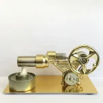 Miniatyrteleskop i förgyllt mässing med fokuseringshjul, monterat på en bas av förgyllt metall, perfekt för vetenskaplig dekoration eller som samlarobjekt.