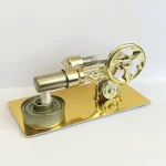 Miniatyrångpistol i förgyllt mässing, vintage vetenskapsmodell, utställd på en bas av förgyllt metall, perfekt för kontorsdekoration eller samling av vetenskapliga föremål.