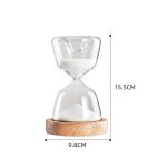 Sandur i glas med bas i naturligt trä, mäter 15,5 cm i höjd och 9,8 cm i diameter, perfekt för vetenskaplig dekoration eller som ett originalt skrivbordsobjekt.