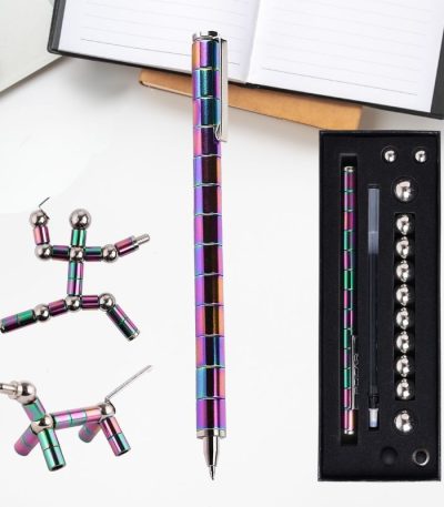 Färggelat bläckpenna med vetenskapliga metalltillbehör, inklusive ett set med kulor och delar för dekoration eller skapande av vetenskapliga modeller.
