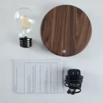 Dekorativ LED-lampa i form av en glödlampa, perfekt för modern och miljövänlig inredning. Lätt att använda med medföljande strömkabel, perfekt för att skapa en varm atmosfär.