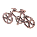 Mekanisk cykelmodell i metall, perfekt för vetenskaplig dekoration eller som samlarobjekt. Industriell design med precisa detaljer och metallfinish.