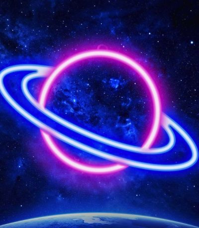 Neonillustration av en planet med lysande ringar i den stjärnklara rymden, som väcker tankar om vetenskap och universum.