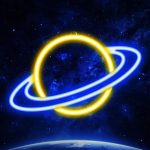 Lysande ring runt en planet i rymden, med en stjärnig bakgrund och djup himmel, som illustrerar ett vetenskapligt eller kosmologiskt koncept.