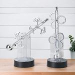 Vetenskaplig balans i glas och metall, elegant dekoration för inomhusbruk.