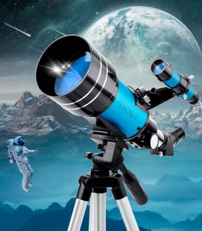 Astronomiskt teleskop för himmelsobservation, med vy över månen, stjärnor och astronauter i en rymdmiljö. Perfekt för vetenskaplig inredning och astronomientusiaster.
