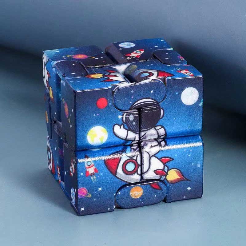 Rymdfarkostpussel för barn med astronauter och raketer, perfekt för att stimulera kreativitet och lärande inom vetenskap.