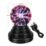 Elektrisk plasma-kula på 8,5 cm med svart bas, som genererar färgglada ljuseffekter, idealisk för vetenskaplig och modern inredning.