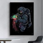 Illustration av en astronaut i rymden som håller en färgad och lysande substans, som symboliserar vetenskaplig upptäckte och kosmisk utforskning.