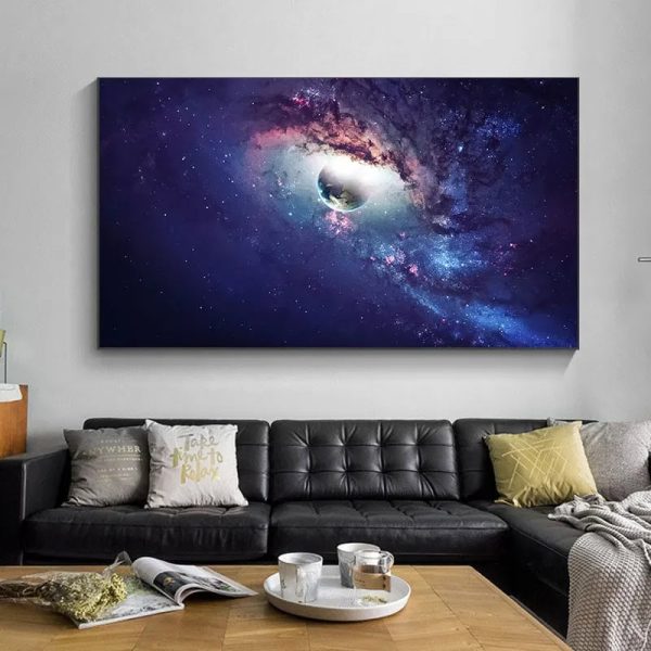 Väggpanel som föreställer en galax och ett svart hål i rymden, perfekt för modern och inspirerande inredning.