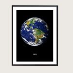 Jorden, den blå planeten, konstnärlig vy av planeten Jorden från rymden, som illustrerar skönheten och sårbarheten hos vår planet.