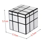 Rubik's pusselkub 3x3 i vitt och svart, perfekt för vetenskaplig dekoration eller som samlarobjekt.
