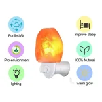 Himalaya saltlampa med mjukt ljus, designad för att förbättra atmosfären, främja avkoppling och stödja en naturlig livsstil. Perfekt för inredning och välbefinnande.