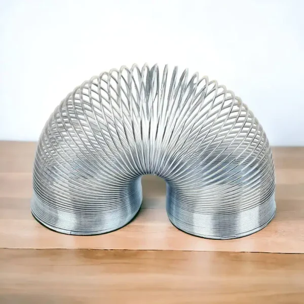 Vetenskapligt objekt i metall, innovativ design, modern dekoration.