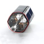 Mini solpanel med inbyggd elektrisk motor, använd för vetenskapliga eller utbildningsprojekt, som illustrerar solenergi och omvandling till rörelse.