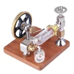 Miniatyr laboratorieperiskop med hjul, ventiler och glasrör, monterat på en träbas, som illustrerar en miniatyr vetenskaplig enhet.