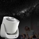 Astronomisk sikte som pekar mot en stjärnklar himmel, perfekt för stjärnskådning och vetenskap. Idealisk för astronomientusiaster och vetenskaplig dekoration.