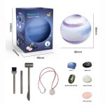 Kit med mineraler och tillbehör för att utforska planeten Neptunus, inklusive en sfär, grävverktyg och halvädelstenar för pedagogiska och dekorativa aktiviteter.
