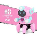 Utbildningsrobot i rosa med lysande hjärta, söt design och interaktiva funktioner för att underhålla och lära barn.
