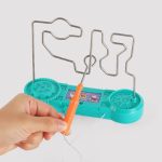 Trådspel för vetenskapligt spel med mekanism för hantering av metalltråd, idealiskt för utbildningsaktiviteter och vetenskapliga experiment för barn.