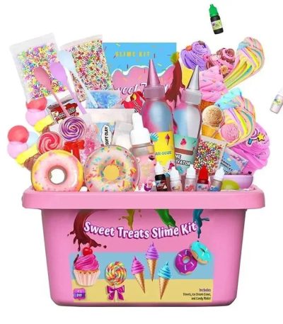Sött slime-kit för barn med godis, glasyr, glitter och färgglada tillbehör för att skapa roliga och läckra slime. Perfekt för kreativa och lekfulla aktiviteter.