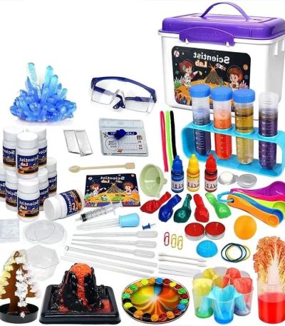 Vetenskapligt kit med laboratorietillbehör och experiment.