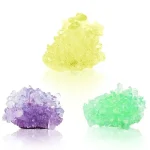 Färgade saltkrystaller i gult, lila och grönt, perfekta för inredning och vetenskapliga experiment. Lägg till en färgglad touch till ditt utrymme med dessa glänsande och attraktiva kristaller.