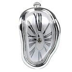 Konstnärlig klocka i blåst glas med deformerad romersk urtavla, modern och originaldesign, perfekt för vetenskaplig eller samtida dekoration.