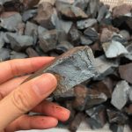 Naturlig bergart, idealisk för laboratorieexperiment eller inredning.