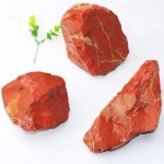 Rå röd jaspis, perfekt för laboratoriedekoration eller geologisk insamling.